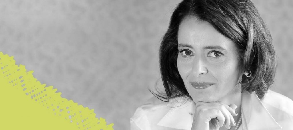 Un Podcast De Elită Pentru Oamenii Cu Visuri Și Idei the vast and the curious andreea rosca