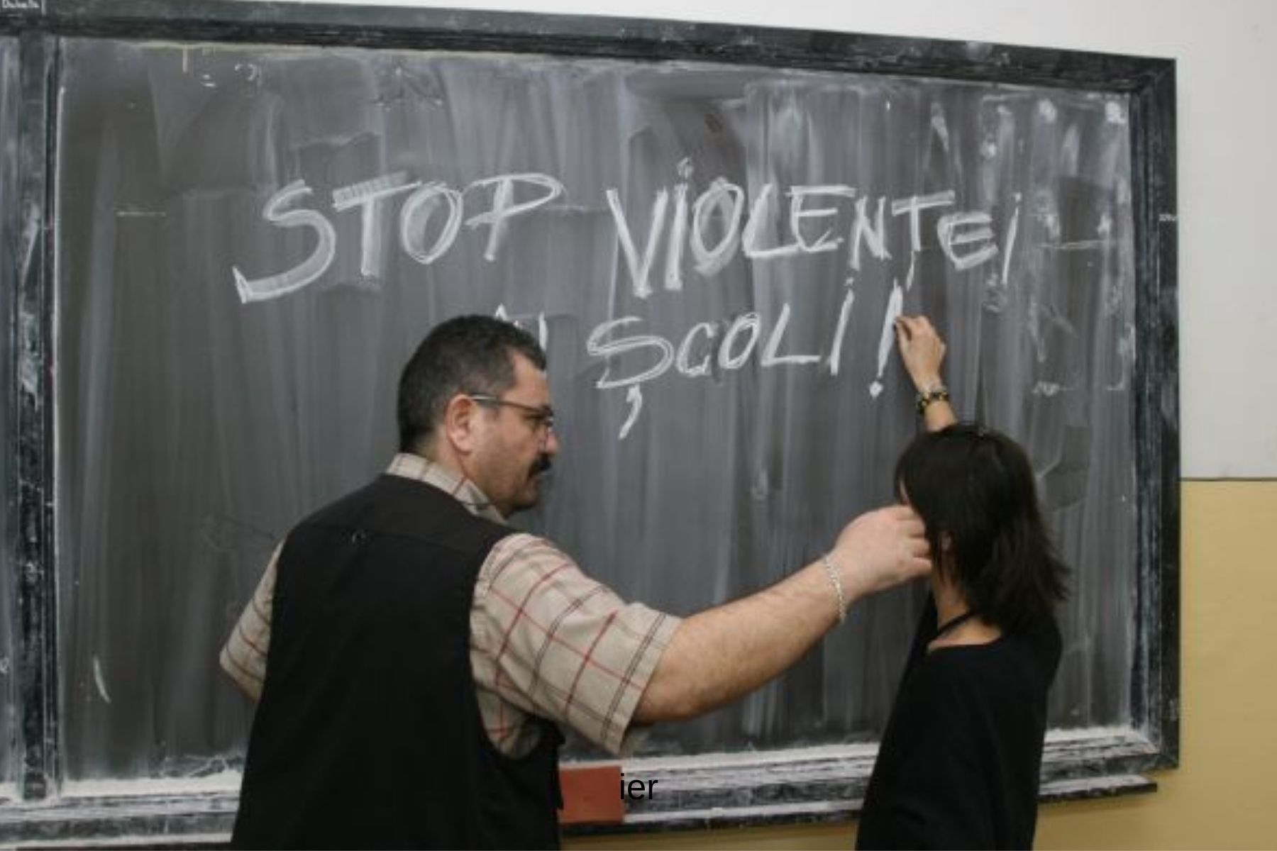 Autoritățile nu mai fac față violențelor și abuzurilor din școli. Avertismentul psihologilor pentru toți părinții