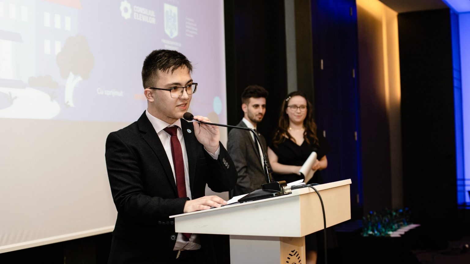 Președintele Consiliului Național al Elevilor: "Este regretabil faptul că, nici până în acest moment, nu am înțeles cât de necesare sunt bursele pentru elevi". EXCLUSIV